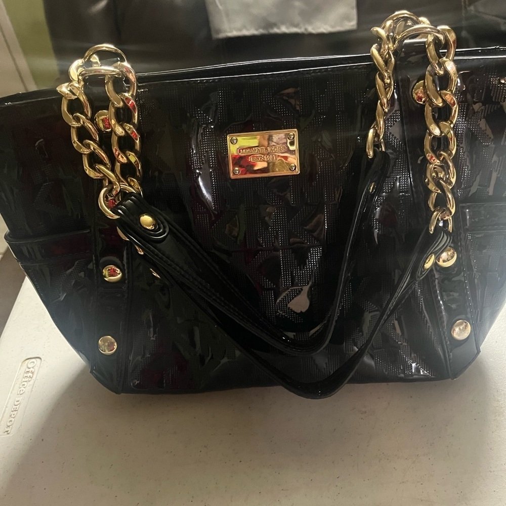 MICHAEL KORS DELANCY LOGO BLACK MIRROR METALLIC SHOULDER BAG